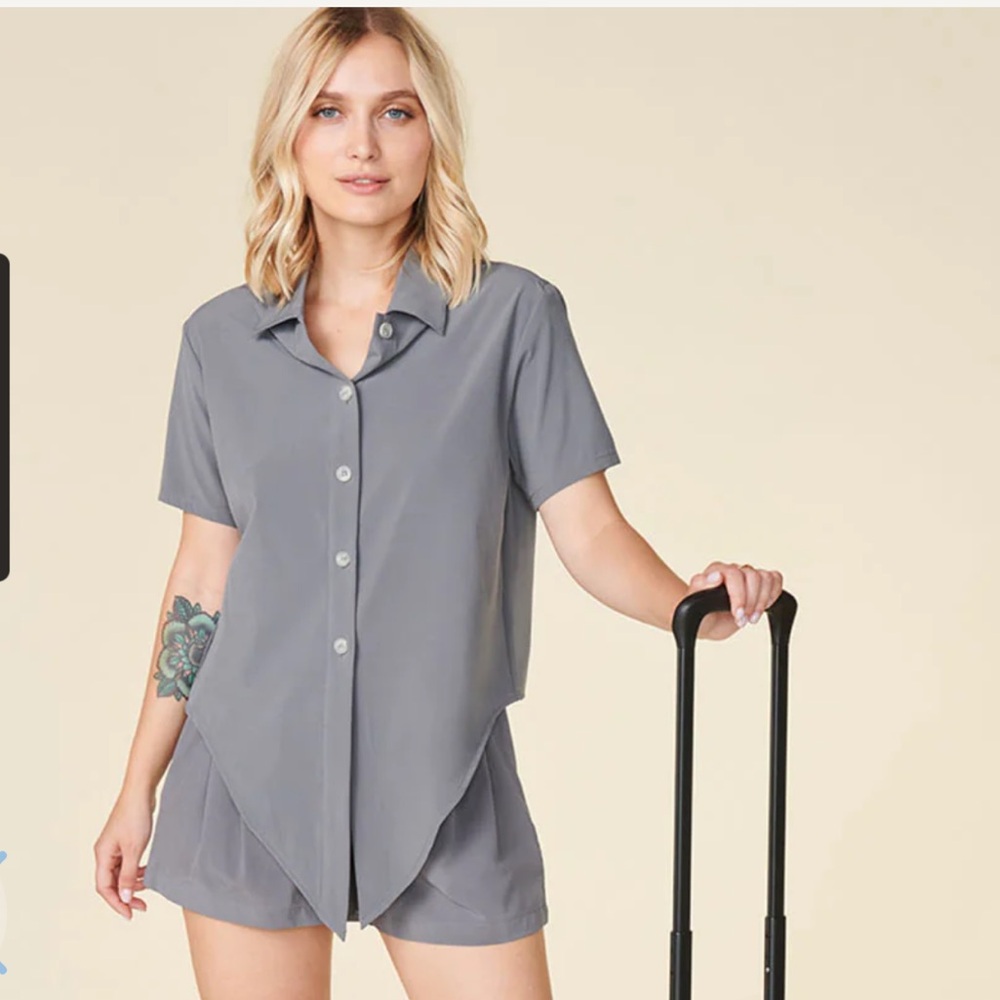 NWOT WAYRE Limited Edition: Button Up Crop
M / Poppy Seed